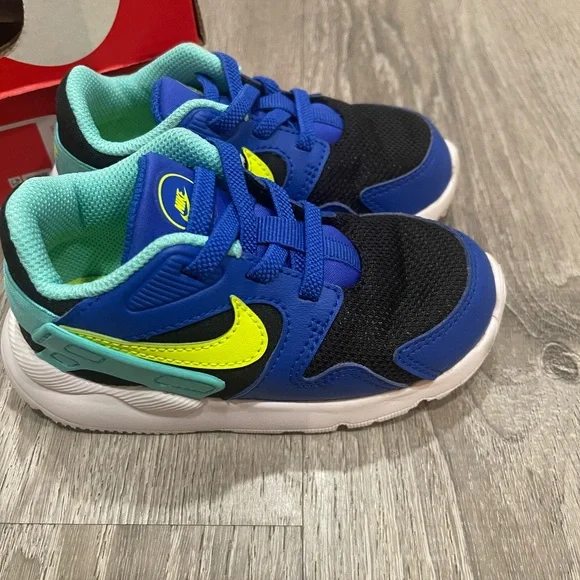 Nike Blue Athletic Shoes with Sporty Design Nike | Shoes | Nike Blue Athletic Sneakers With White  main image 3